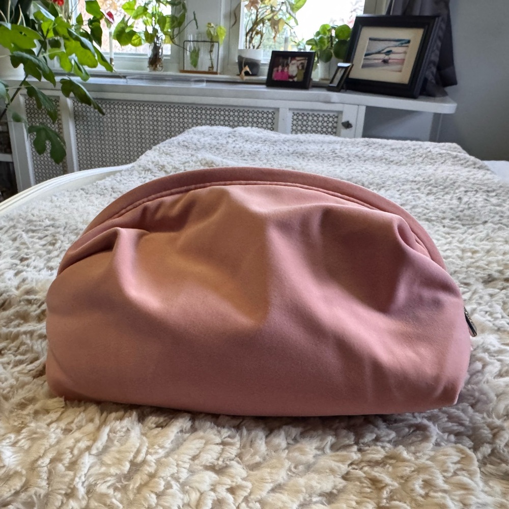 lululemon athletica feeling ready pouch - 3.5L, velour in pink pastel - Picture 2 of 8